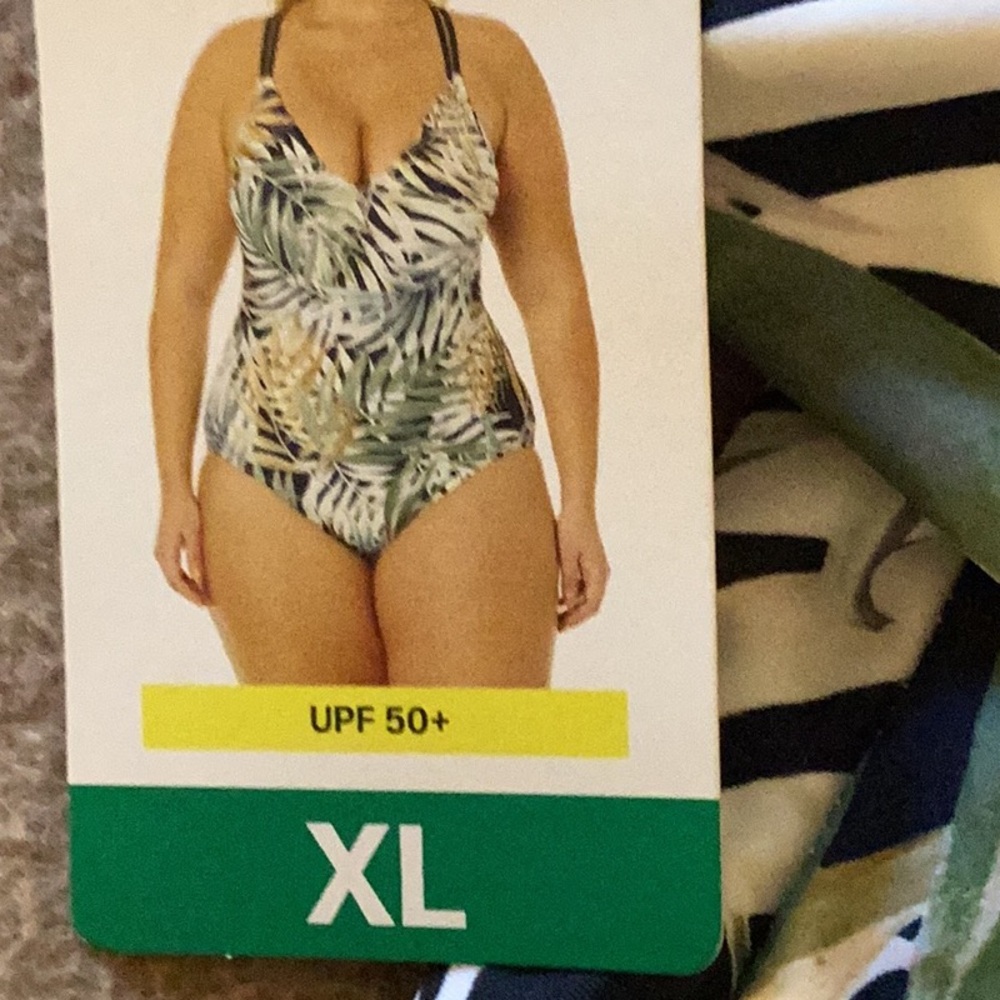 Hurley Green Leaf Print One-Piece Swimsuit - Picture 4 of 5